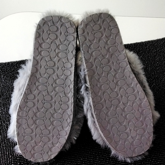 NWOT COACH women’s faux fur slippers - Picture 4 of 7